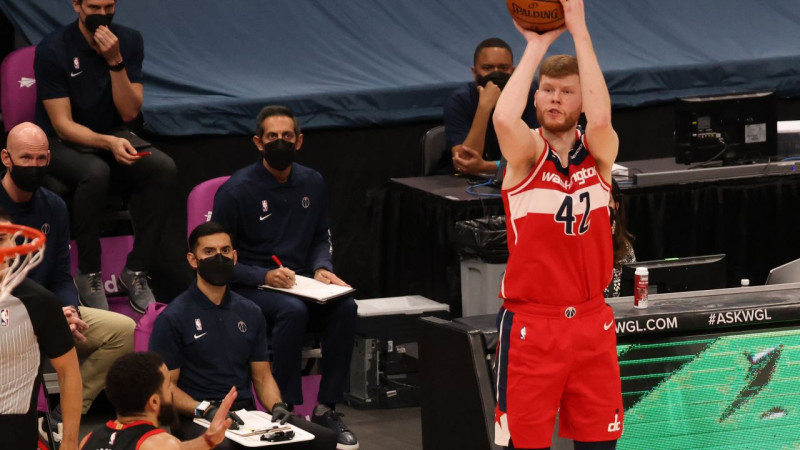Bertānam un Bļugeram agrās spēles, Porziņģa ''Mavericks'' pēc kārtējās uzvaras