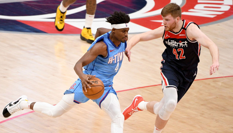 Bertānam 18 punkti "Wizards" uzvarā pret Kuruca "Rockets"