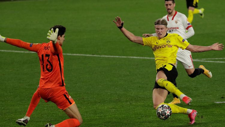 Holannam 2+1, Dortmundes "Borussia" satriec "Sevilla" sauso  sēriju