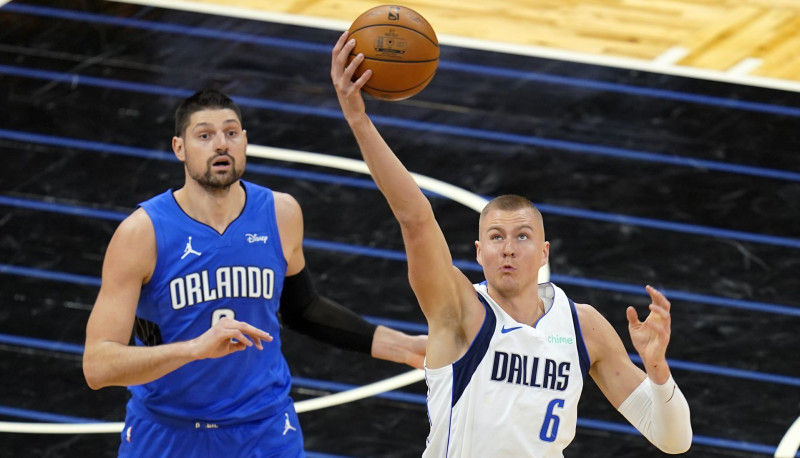 Porziņģim double-double, "Mavericks" pārspēj "Magic"