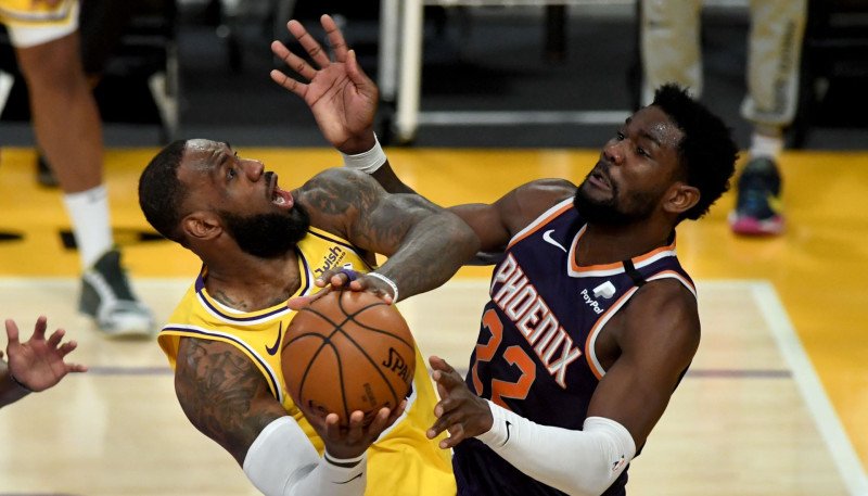 Jokičam karjeras 50. triple-double, "Suns" pārspēj čempioni "Lakers"