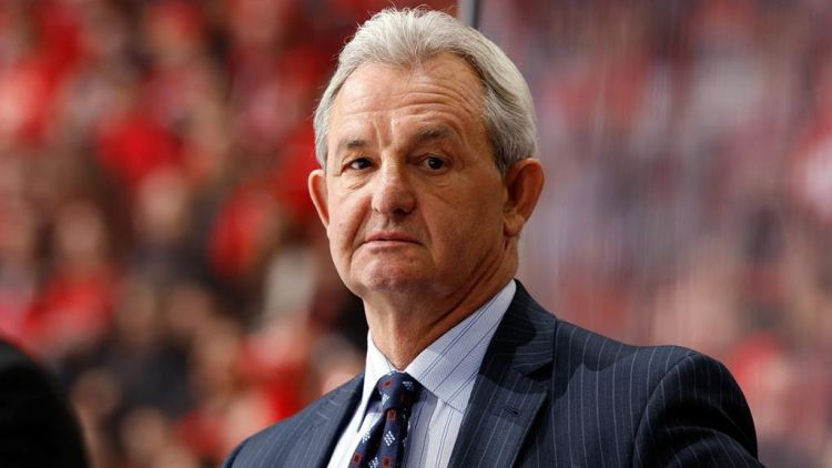 Ripo vēl viena NHL trenera galva, "Flames" vietā pieņem veterānu Sateru