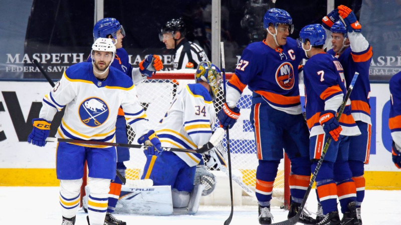 "Sabres" trešo reizi trīs dienās Ņujorkā zaudē ar 2:5, čempione atspēlējas no 0:3