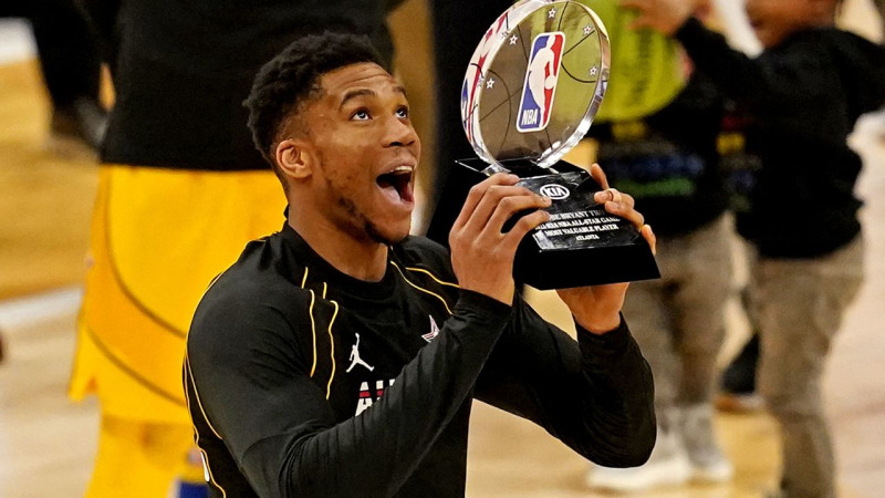 Visu zvaigžņu spēlē uzvar Lebrona komanda, Adetokunbo MVP