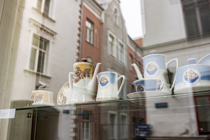 Rīgas Porcelāna muzeja skatlogos skatāmas populāras Rīgas Porcelāna rūpnīcas servīzes