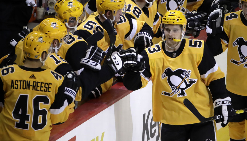 Bļugers iemet mazākumā, "Penguins" piekto reizi šosezon pārspēj "Rangers"