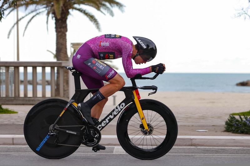 ''Tirreno – Adriatico'' noslēdzas ar van Ārta uzvaru solo braucienā