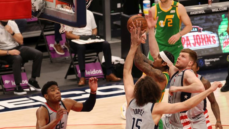 Bertāns spēli pamet savainojuma dēļ, "Wizards" pieveic līderi "Jazz"