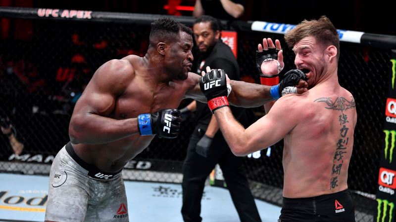 Nganū otrajā raundā nokautē Miočiču un izcīna UFC smagsvaru titulu
