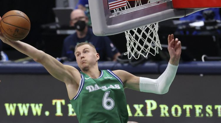 Latvieši Amerikā: Porziņģis pret Bostonas "Celtics", Balcers pret Minesotas "Wild"
