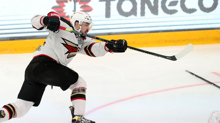 Medijs: "Avangard" kapteinis Jemeļins tiek gatavots aknas transplantācijai