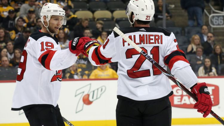 "Devils" aizmaina uzbrucējus Palmjeri un Zeidžaku uz "Islanders"