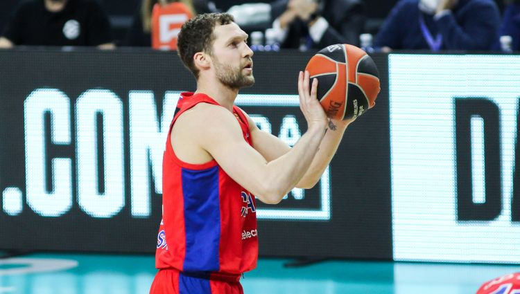 Strēlniekam seši punkti CSKA uzvarā; ''Zenit'' šokē ''Barcelona''