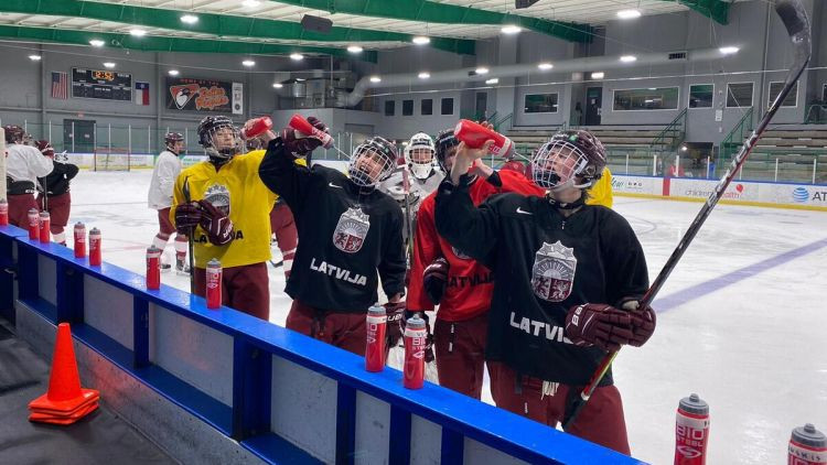 Latvijas U18 izlases hokejisti pasaules čempionātu sāks pret Šveici