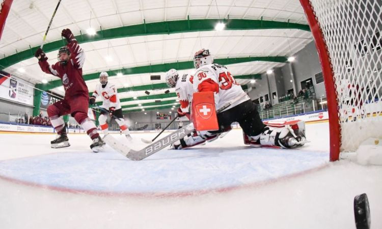 Latvijas U18 izlases hokejisti turpinās čempionātu pret Kanādu