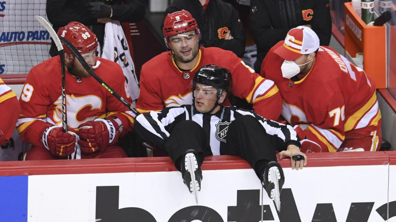 "Flames" sagrauj "Senators", saglabājot izredzes kvalificēties "play-off"