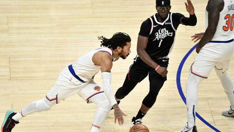Rouzam 25+8 ''Knicks'' panākumā pret ''Clippers'', ''Heat'' pārspēj ''Celtics''