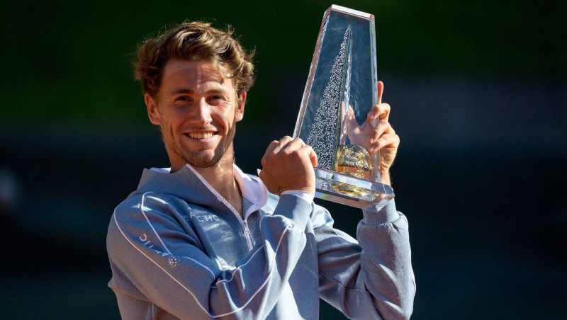 Rūds Ženēvas finālā apspēlē Šapovalovu un iegūst otro ATP titulu