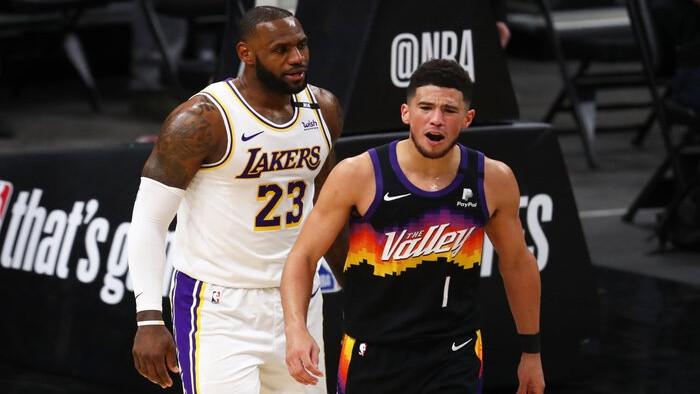 Bukeram 34 punkti, ''Suns'' pirmajā spēlē pieveic pagājušās sezonas čempioni ''Lakers''
