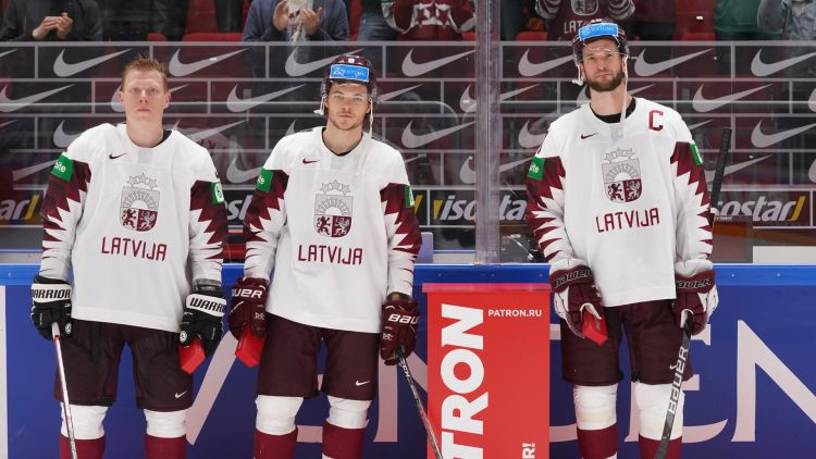 Latvijas labākie spēlētāji čempionātā - uzbrucēji Ķēniņš, Krastenbergs un Dārziņš