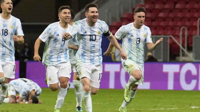Vārtsargs Martiness atvaira trīs 11 metru sitienus, ievedot Argentīnu un Mesi finālā