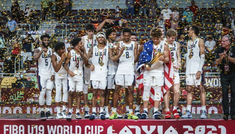 Aizraujošā finālā ASV ceturtajā ceturtdaļā lauž spēli un astoto reizi triumfē U19 PK