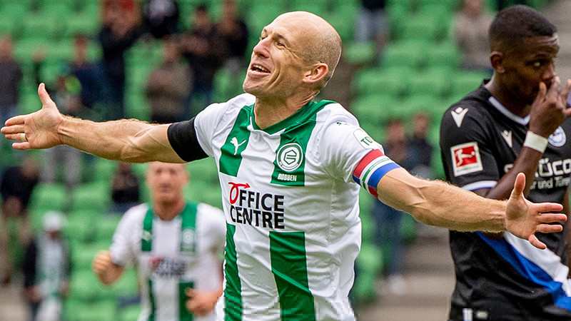 Izcilais Nīderlandes futbolists Robens otro reizi liek punktu karjerai