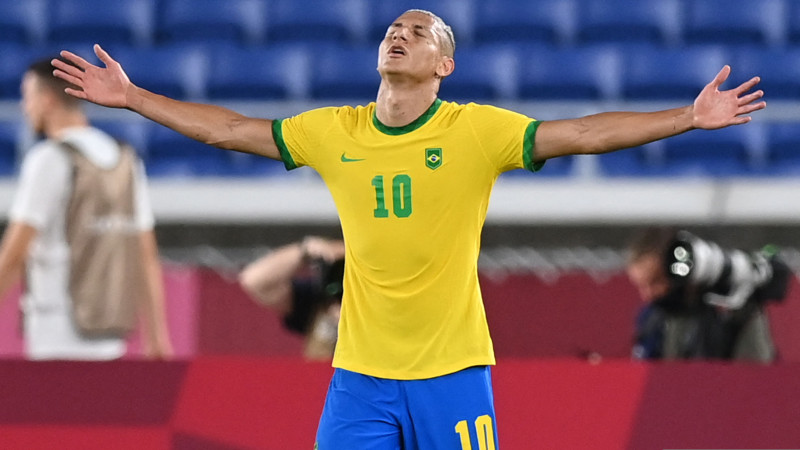 Rišarlisons 23 minūšu laikā nokārto "hat-trick", Brazīlija sadragā vācu aizsardzību