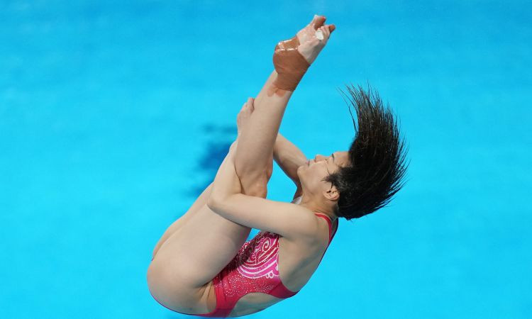 Ķīniete Tingmao izcīna karjeras trešo olimpisko zeltu daiļlēkšanā