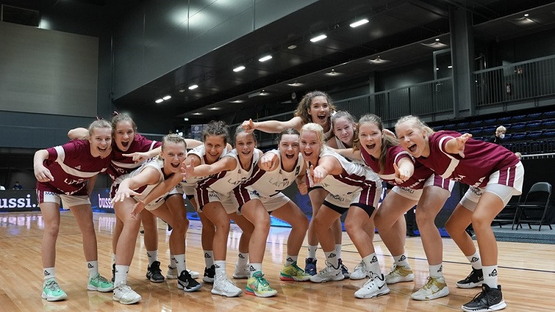 Sīpoliņai 22 punkti, Latvijas U16 izlase dramatiskā galotnē zaudē Francijai