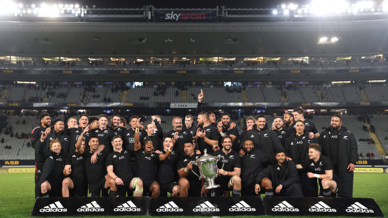 "All Blacks" 19. reizi pēc kārtas uzvar Bledislo kausā