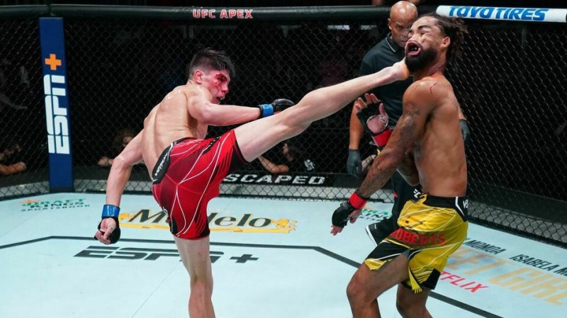 Cīkstonis savā otrajā UFC iznācienā izceļas ar iespaidīgu nokautu