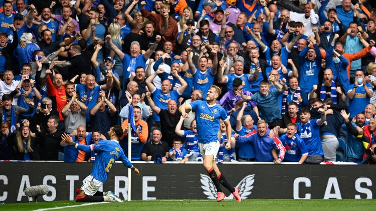 Leģendārajā ''Old Firm'' derbijā ''Rangers'' trešo reizi pēc kārtas uzveic ''Celtic''
