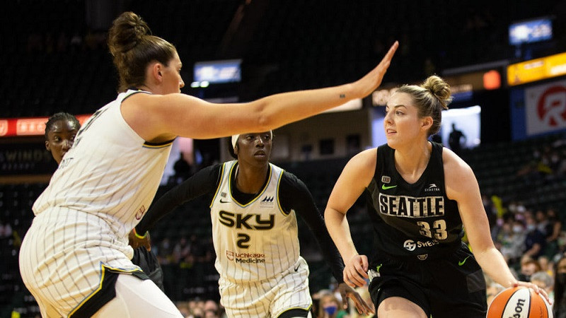 Pārkere plosās, WNBA čempione piedzīvo lielāko zaudējumu mājas spēlē