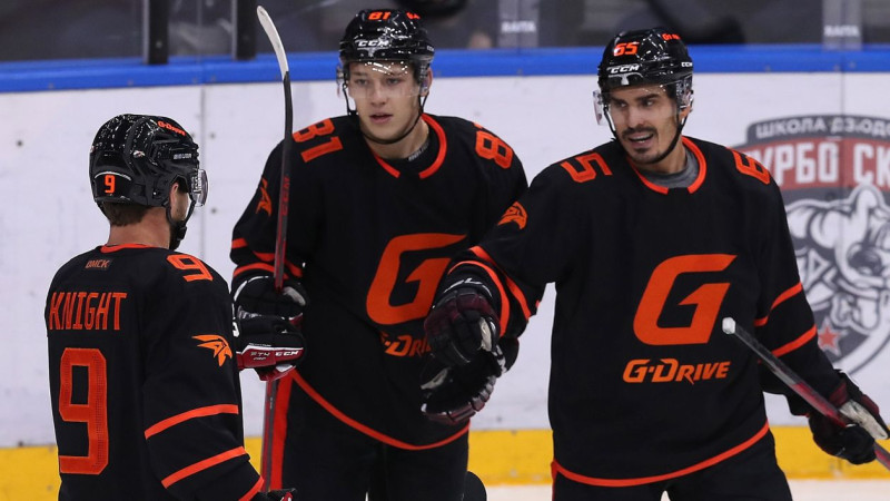 Čempione "Avangard" KHL sezonas atklāšanas spēlē sagrauj CSKA
