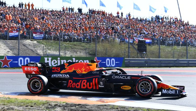 ''Williams'' piloti avarē, Nīderlandes GP kvalifikācijā uzvar mājinieks Verstapens