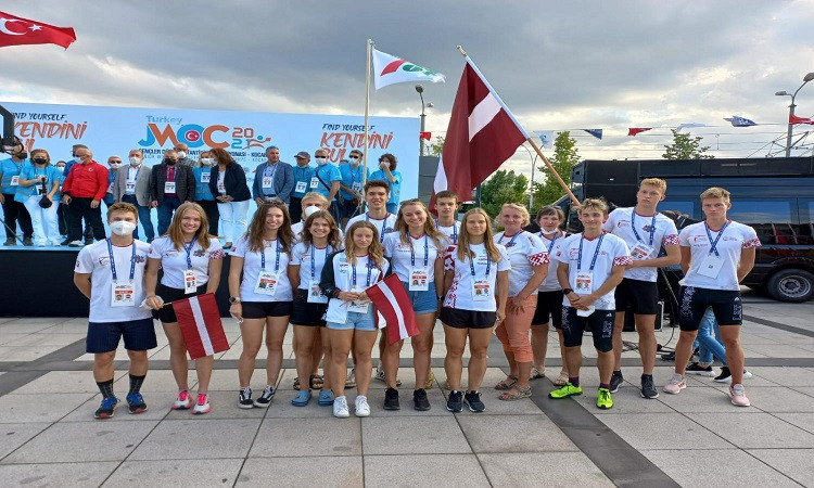Tikai viena mūsējā pasaules junioru čempionāta iesākumā tiek četrdesmitniekā