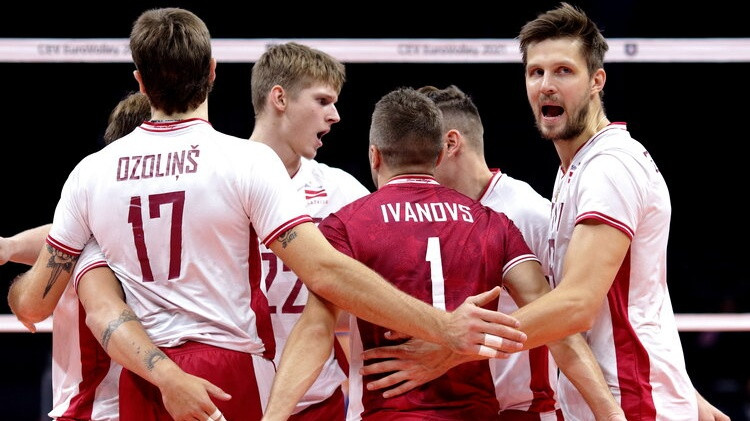 Latvija vēlreiz izlaiž 2-1 pārsvaru un svarīgā cīņā zaudē Slovākijai
