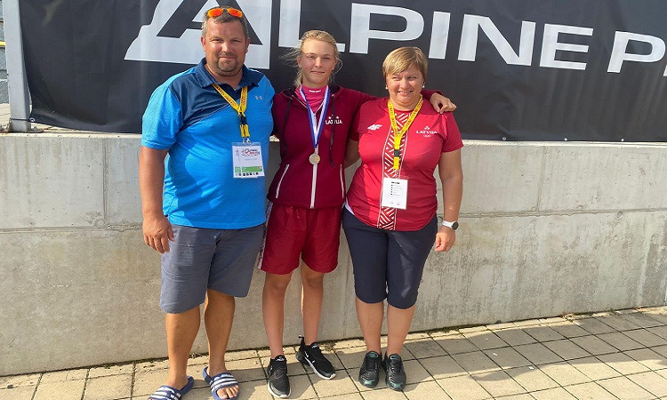 Čamane/Bērziņa smaiļošanā iekļūst Eiropas junioru čempionāta finālā