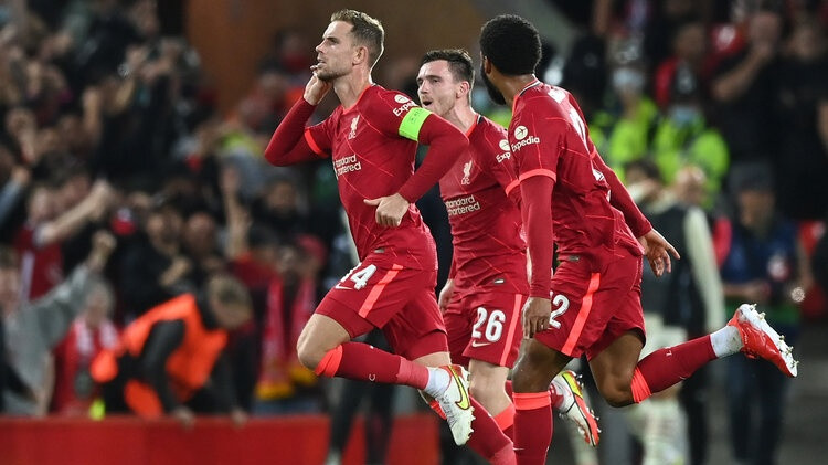 ''Liverpool'' piecu vārtu trillerī atspēlējas un pieveic ''Milan'', ''Atletico'' neizšķirts