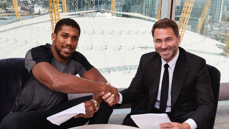 Džošua pirms cīņas pret Usiku noslēdz līgumu ar "Matchroom Boxing" uz visu karjeru