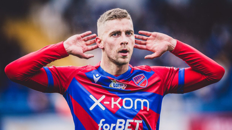 Latvijas gada futbolists Gutkovskis pagarinājis līgumu ar Polijas klubu