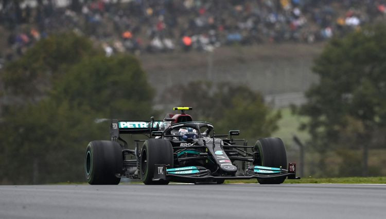 Botasam sezonas pirmā uzvara, Hamiltons pēc vēla pitstopa finišē piektais