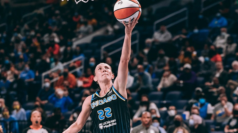 Vanderslūtai unikāla statistika, "Sky" uzvar WNBA fināla pirmajā spēlē