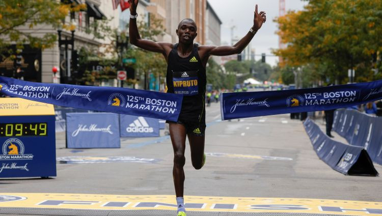 Bostonas maratonā uzvar Kenijas skrējēji Kipruto un Kipjogei