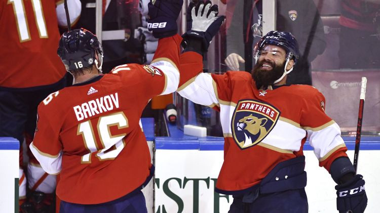 Floridas ''Panthers'' hokejisti agrajā spēlē sagrauj Detroitas ''Red Wings''
