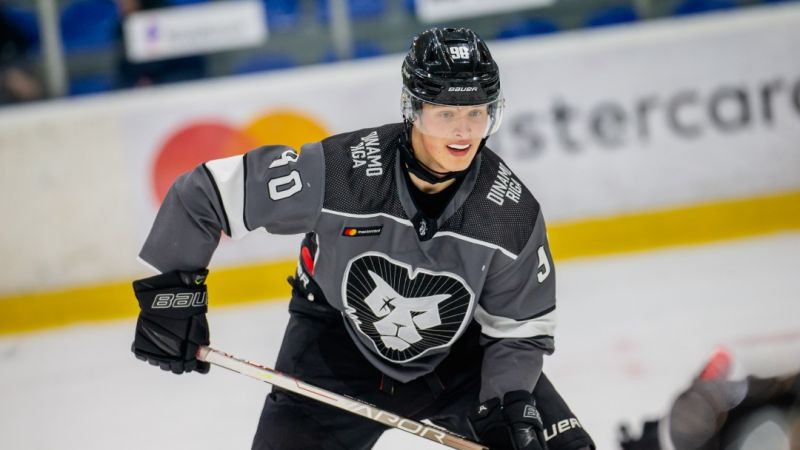 "Dinamo" no HK "Rīga" izsauc 18 gadus veco uzbrucēju Veinbergu