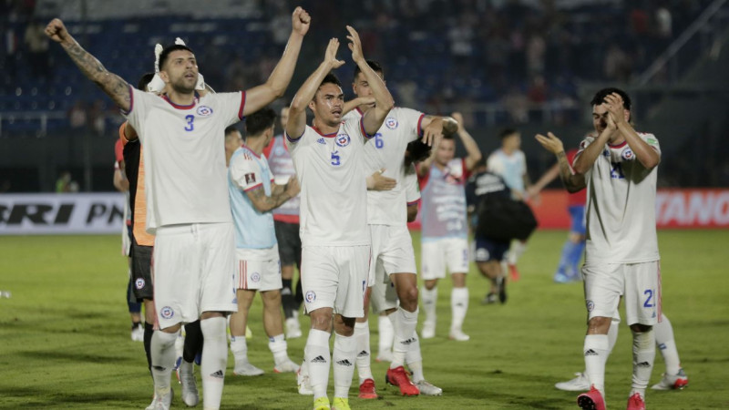 Paragvajas vārtsargs ļauj Čīlei ielauzties "top 4", Brazīlija kvalificējas PK2022