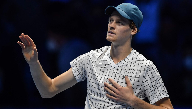 Sinners izmanto rezervista iespēju un "ATP Finals" debijā sagrauj Hurkaču