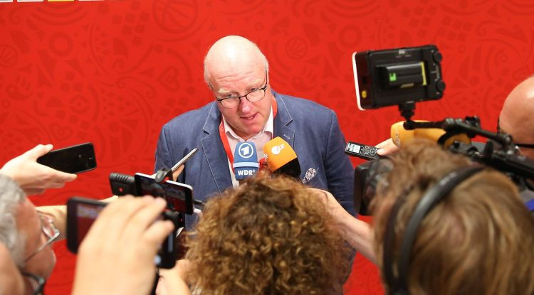 FIBA ir gatava atteikties no viena izlašu loga par labu Eirolīgas spēlētāju dalībai